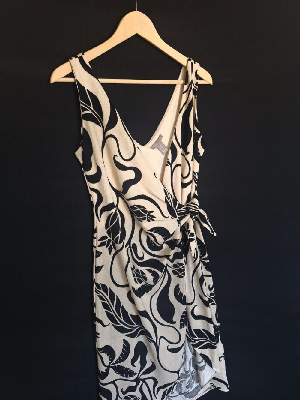💙 H&M Black Cream Tropical Print Wrap Midi Dress Size S Sleeveless Preppy Tie W - Picture 6 of 8